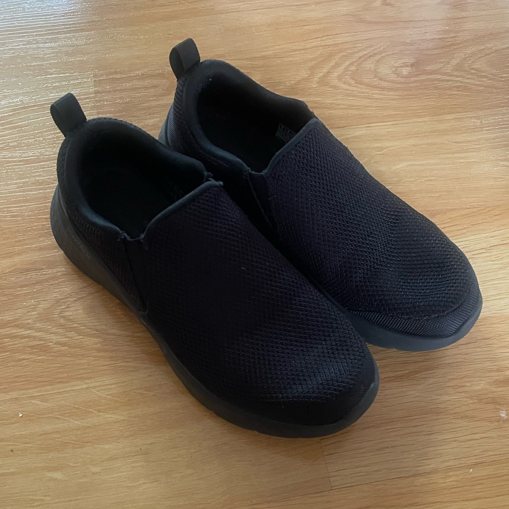 Skechers Boys Youth / Men’s Sz 7 Black Slip-On Shoes
